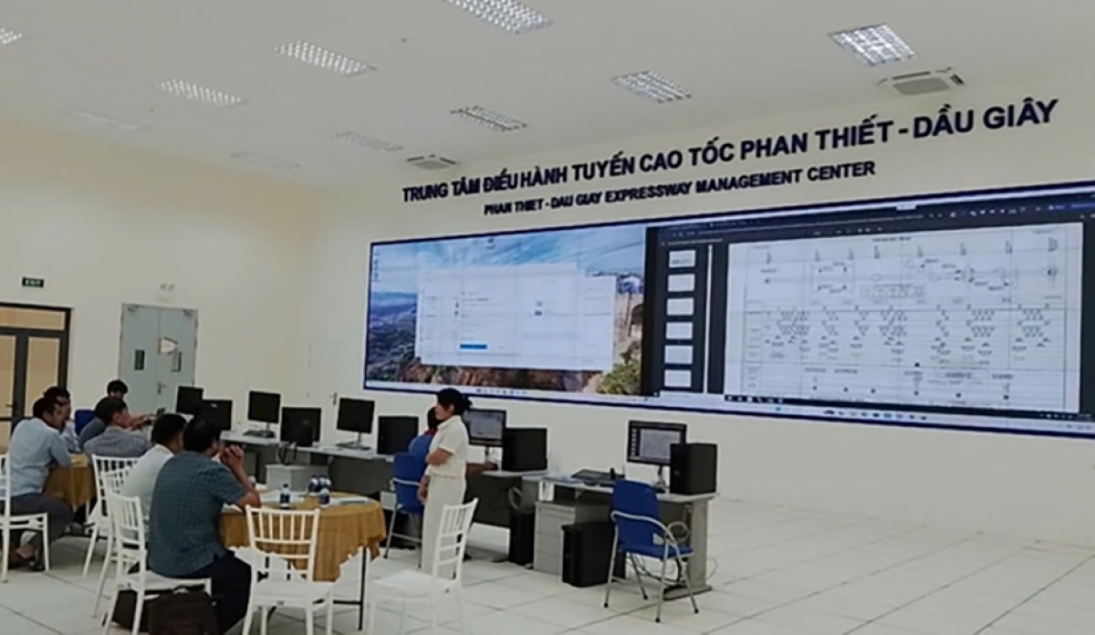 Trung tâm điều hành tuyến cao tốc Phan Thiết - Dầu Giây sẵn sàng đáp ứng điều kiện thu phí từ đầu năm 2026. Ảnh: Phạm Duy