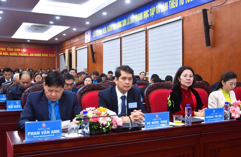 Ông Phan Văn Anh – Phó Chủ tịch Tổng Liên đoàn Lao động Việt Nam dự và chỉ đạo Đại hội Công đoàn tỉnh Sơn La lần thứ XVI. Ảnh: Trường Sơn