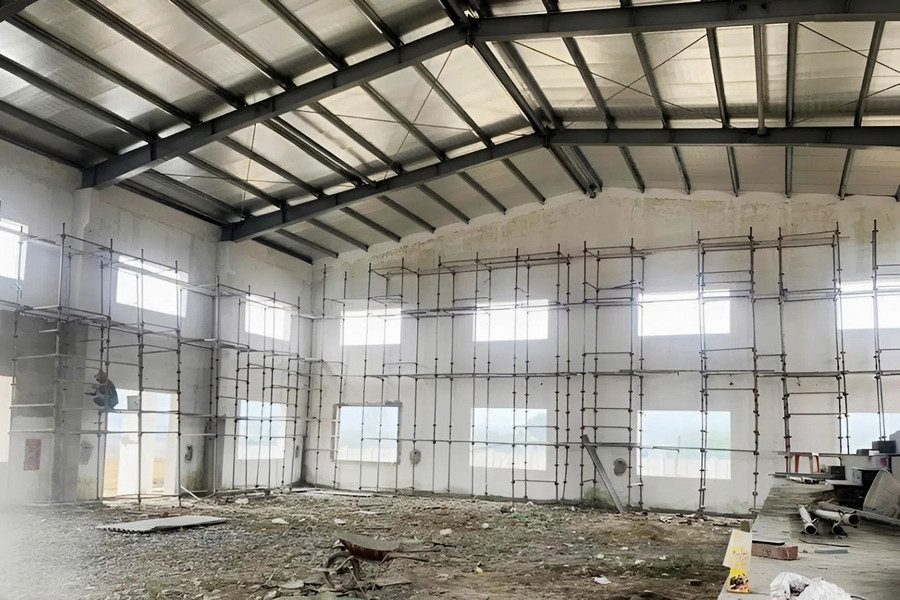 Các hạng mục bên trong Trường Phổ thông DTNT THCS Con Cuông đang được hoàn thiện. 1767091720377.jpg