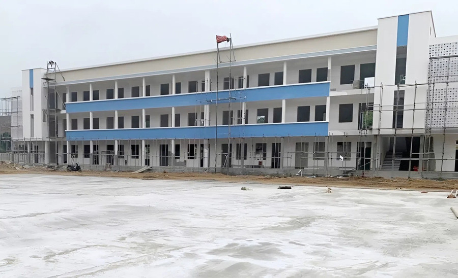 Ngôi trường đang được hoàn thiện để sớm đưa vào sử dụng. 1767091701714.jpg