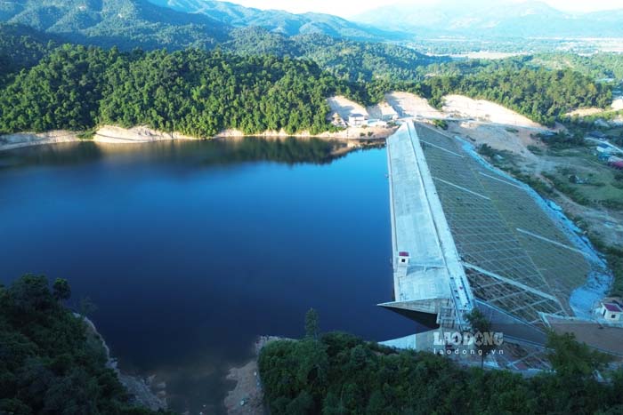 Vào tháng 10.2023, hồ Huổi Trạng Tai đã chính thức chặn dòng, tích nước. Ảnh: Quang Đạt