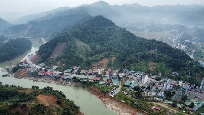 Lấn chiếm sông Lô khiến dòng chảy bị bóp nghẹt, khi lũ năm sau mạnh hơn năm trước