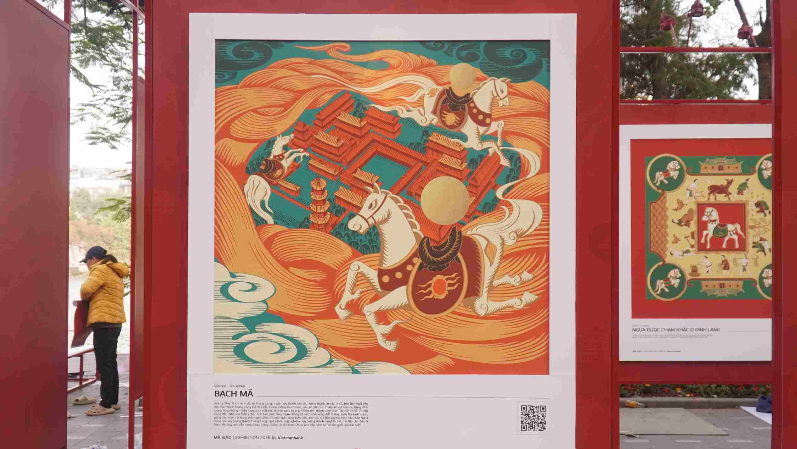 Bức tranh “Bạch Mã” tại phố đi bộ hồ Hoàn Kiếm. Ảnh: Minh Vũ.