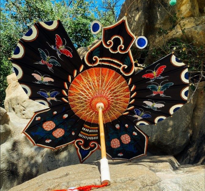 Hình ảnh Lọng Bướm được các bạn trẻ lấy cảm hứng, chuyển thể thành phiên bản thu nhỏ và cách điệu tinh tế. Ảnh: Nhân vật cung cấp.