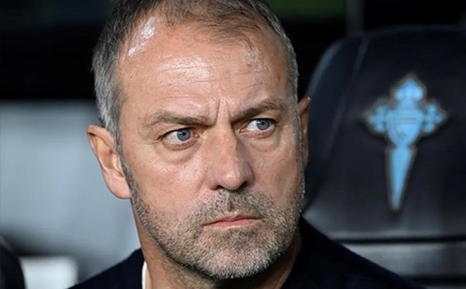 Hansi Flick cần thêm phương án để gia cố hàng thủ Barcelona.  Ảnh: AFP