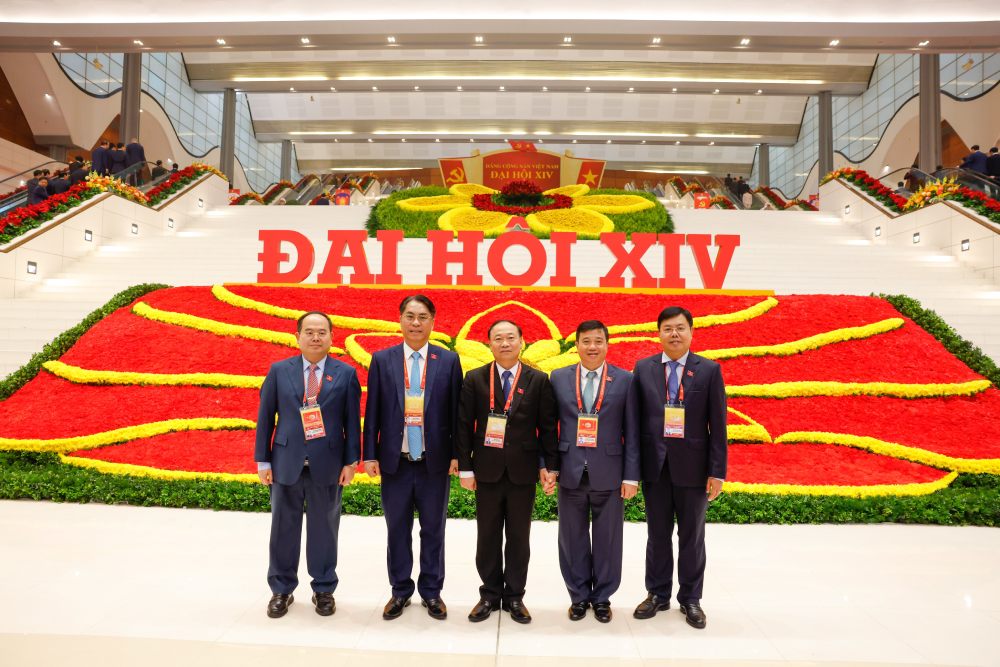 Các đại biểu dự Đại hội chụp ảnh lưu niệm trước giờ bước vào phiên trù bị. Ảnh: Trần Vương