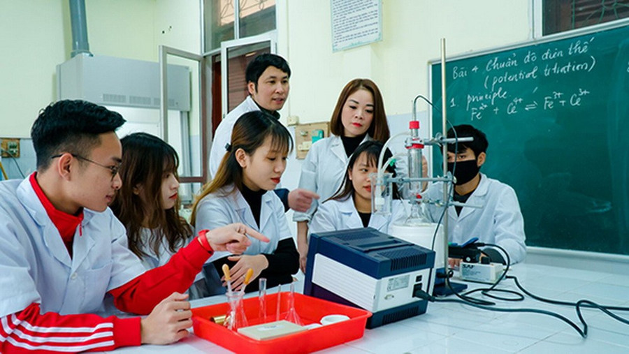 Sinh viên Trường Đại học Sư phạm (Đại học Thái Nguyên) trong giờ thực hành. Ảnh: Website nhà trường