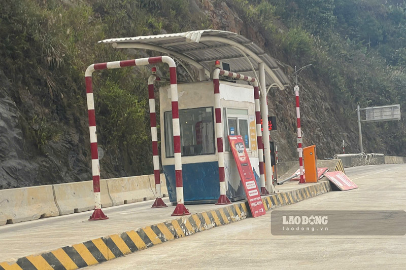 Hệ thống thiết bị tại trạm thu phí được thay thế. Ảnh: Đinh Đại