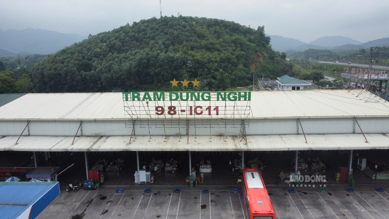 Toàn cảnh trạm dừng nghỉ 98 - IC1 có hàng nghìn mét vuông công trình xây trên đất nông nghiệp. Ảnh: Tô Công