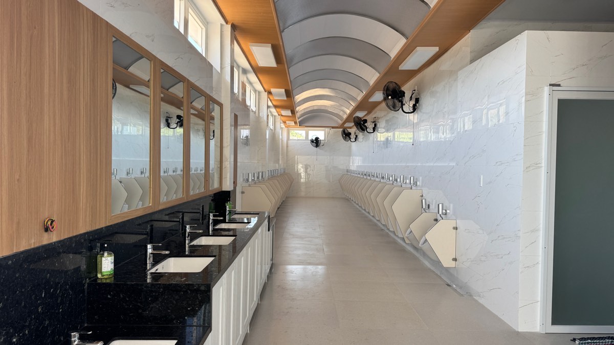 Khu vực nhà vệ sinh tại trạm dừng nghỉ. Ảnh: Duy Tuấn