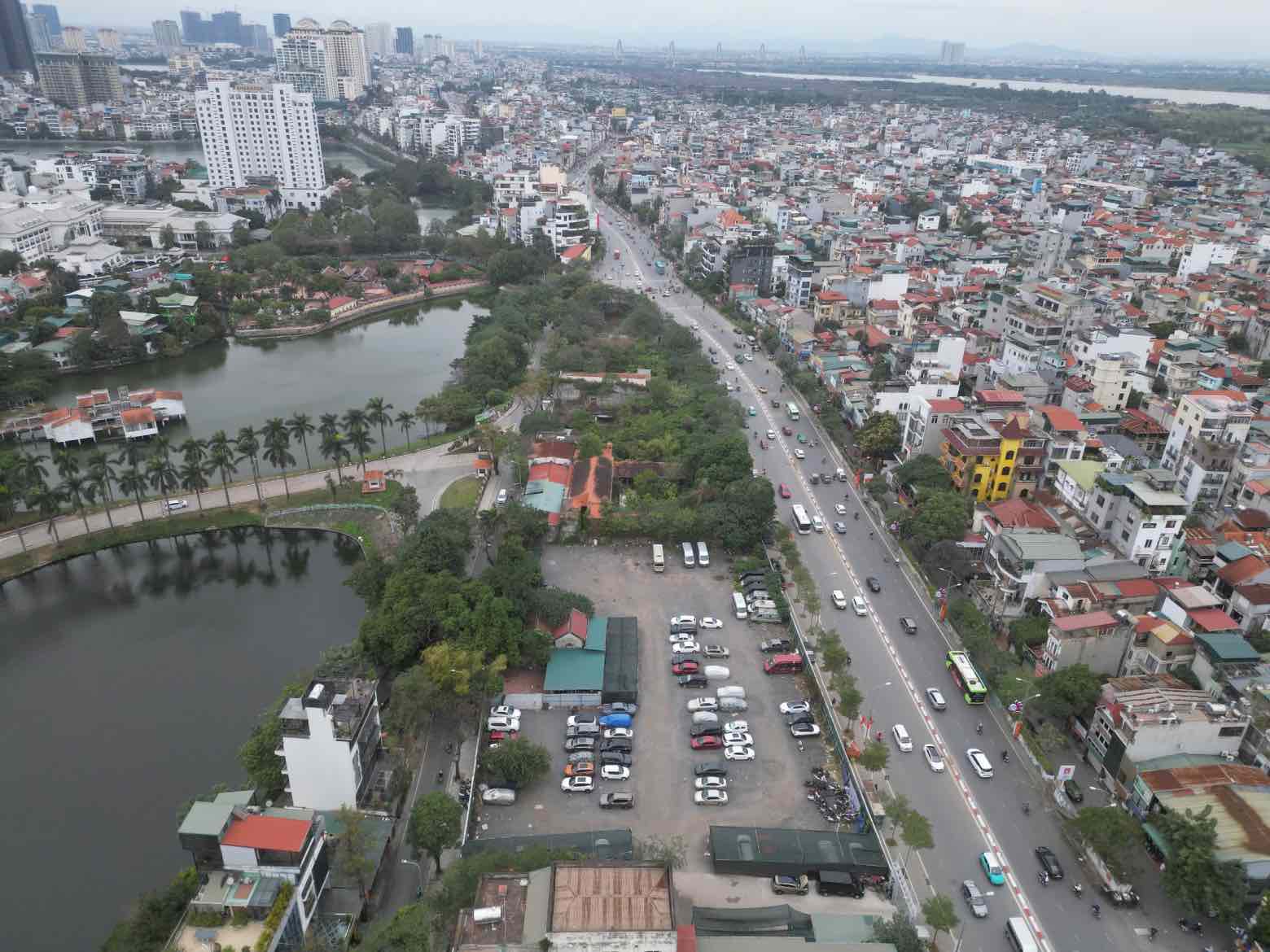 Khu đất vàng tại số 161 Yên Phụ hiện đang là bãi trông xe. Ảnh: Sóng Hữu