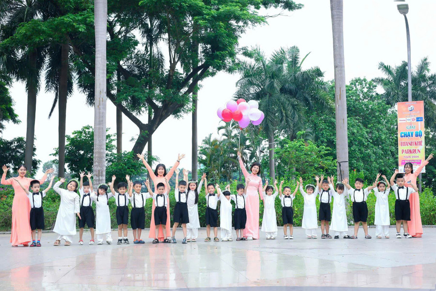 Không chỉ vững chuyên môn, các cô còn am hiểu tâm lý trẻ. 990105279363632579.jpg