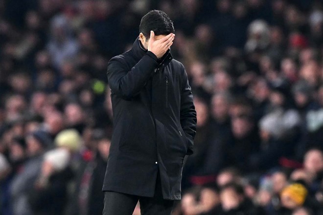 Arsenal đang vụn vỡ trước áp lực