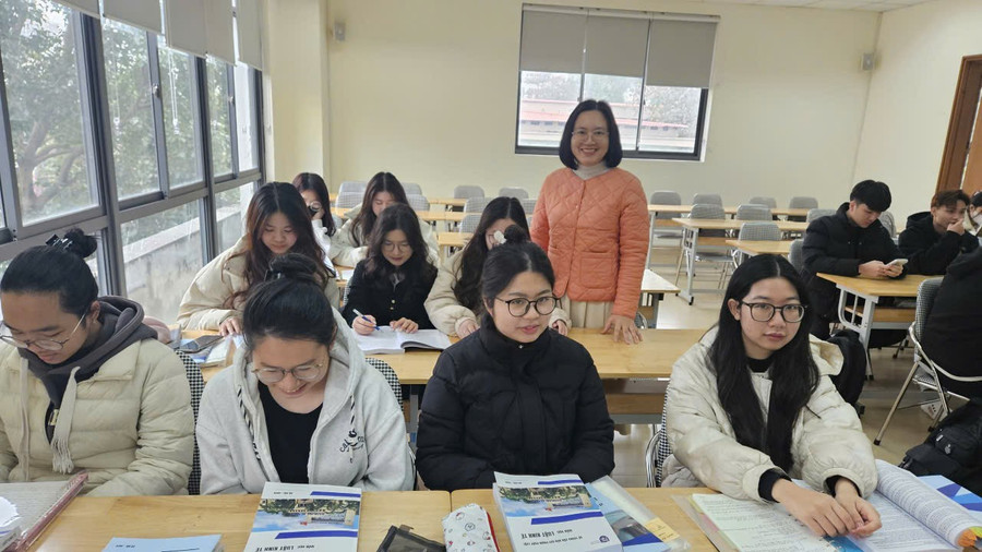 Sinh viên Khoa Luật trong một giờ học trên giảng đường. Ảnh: NVCC. mai-2.jpg