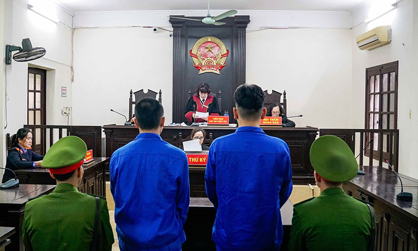 Phiên tòa xét xử 2 bị cáo liên quan vụ đánh người trong quán cà phê. Ảnh: Quang Việt