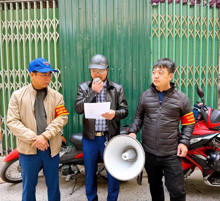 Phường Thanh Liệt ra quân cưỡng chế 3 công trình vi phạm trật tự xây dựng trên đất nông nghiệp. Ảnh: Nghiêm Liên