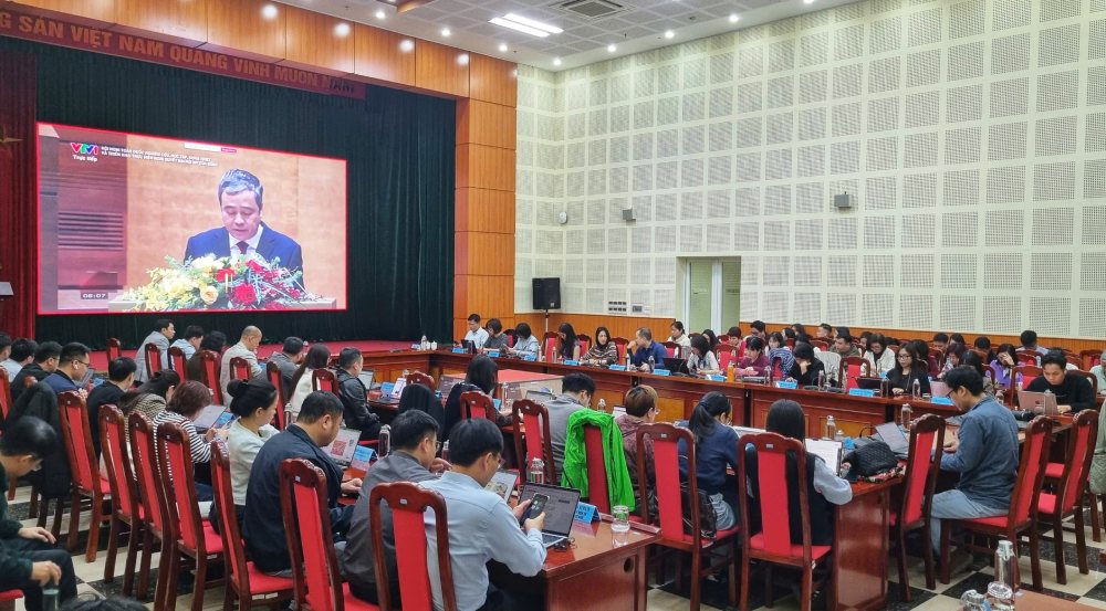 Các đại biểu tại điểm cầu Báo Lao Động nghe quán triệt về Nghị quyết Đại hội XIV của Đảng. Ảnh: Tô Thế