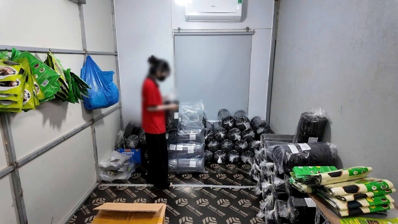 Công xưởng làm giả rong biển khô (rong mứt) xuất xứ từ Trung Quốc, đội lót hàng Việt bị Công an Đà Nẵng triệt phá cận Tết. Ảnh: CACC