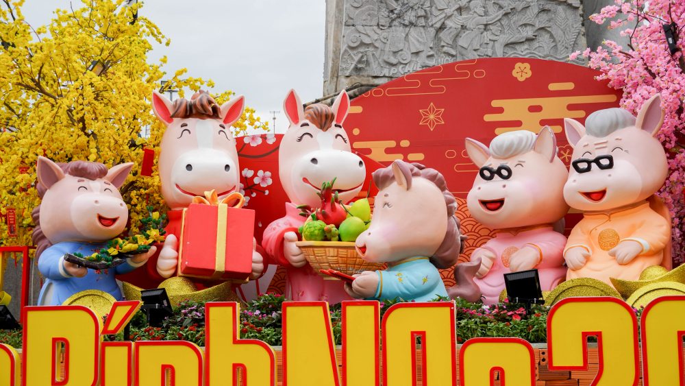 Cụm tiểu cảnhGia đình ngựa ngày Tết tái hiện không khí sum vầy đầu xuân. Ảnh: Phương Anh