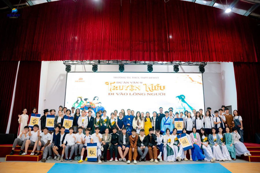 Học sinh The Dewey Schools Hải Phòng trong một dự án học tập Văn - Tiếng Việt. 5-1.jpg