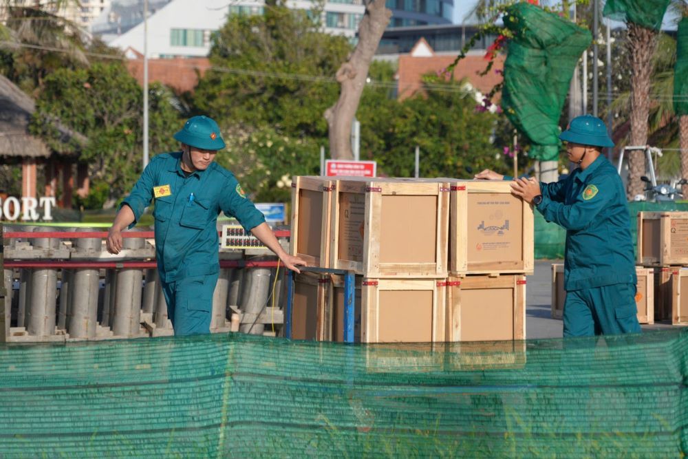 Trận địa pháo hoa tầm cao tại Tháp Tam Thắng đã sẵn sàng để kết hợp cùng chương trình nghệ thuật đặc sắc, hứa hẹn mang đến màn trình diễn ánh sáng rực rỡ cho người dân và du khách tại Vũng Tàu vào đúng thời khắc Giao thừa.