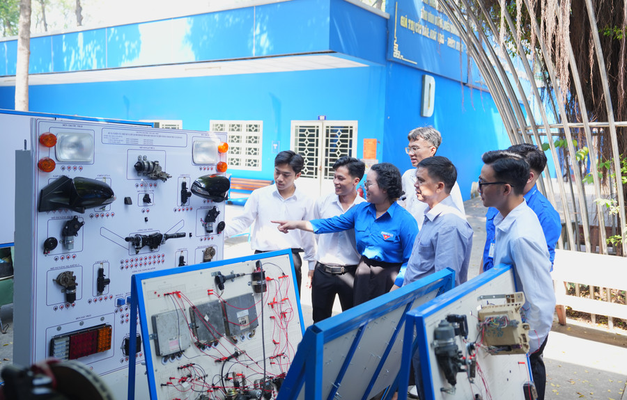 Ngày hội công nghệ và nghề nghiệp cho sinh viên Viện Kỹ thuật Công nghệ, Trường Đại học Thủ Dầu Một, tháng 12/2025. Ảnh: TDMU chinh-sach-moi-don-bay-moi-4.jpg