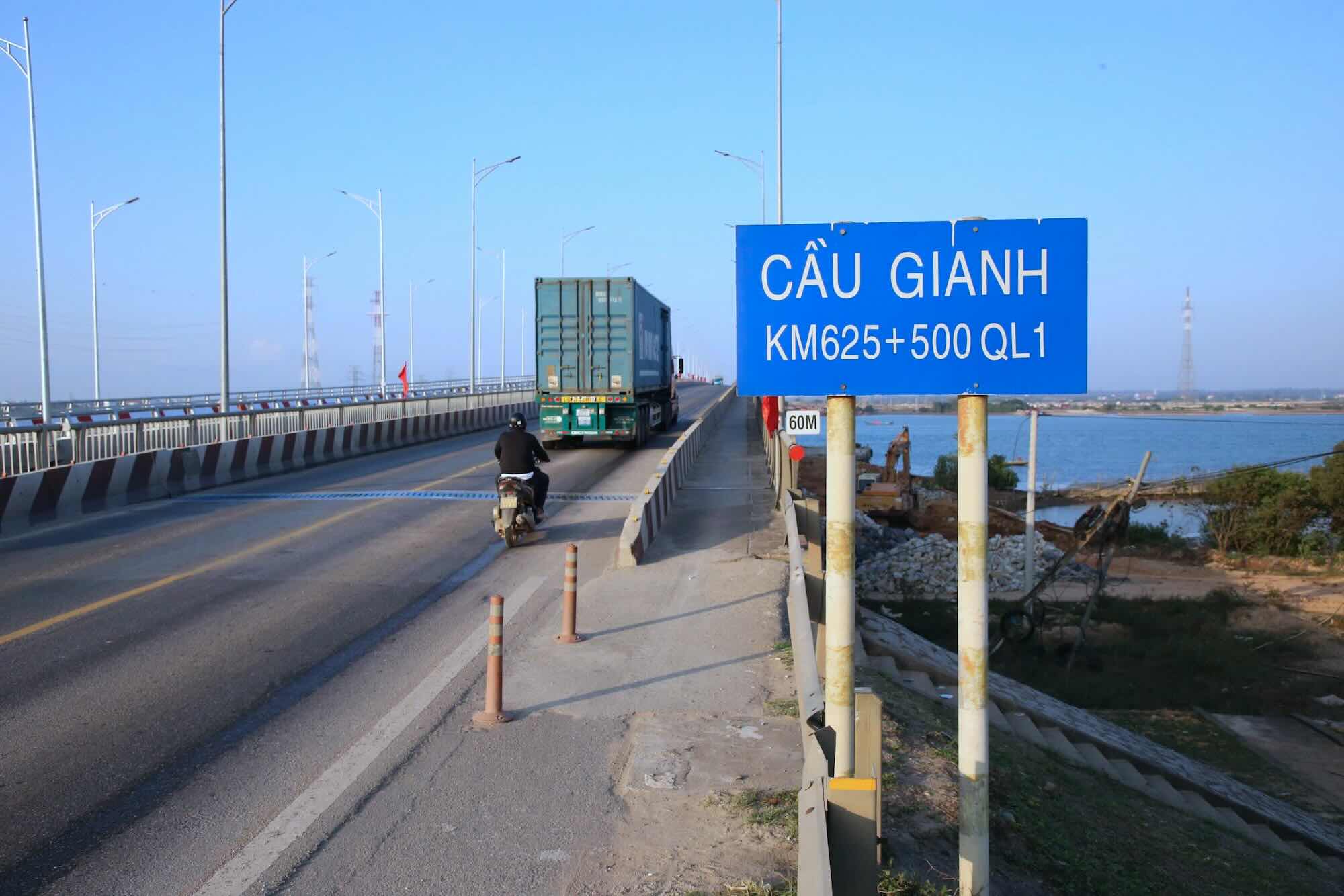 Cầu Gianh mới vừa được đưa vào hoạt động. Ảnh: Công Sáng