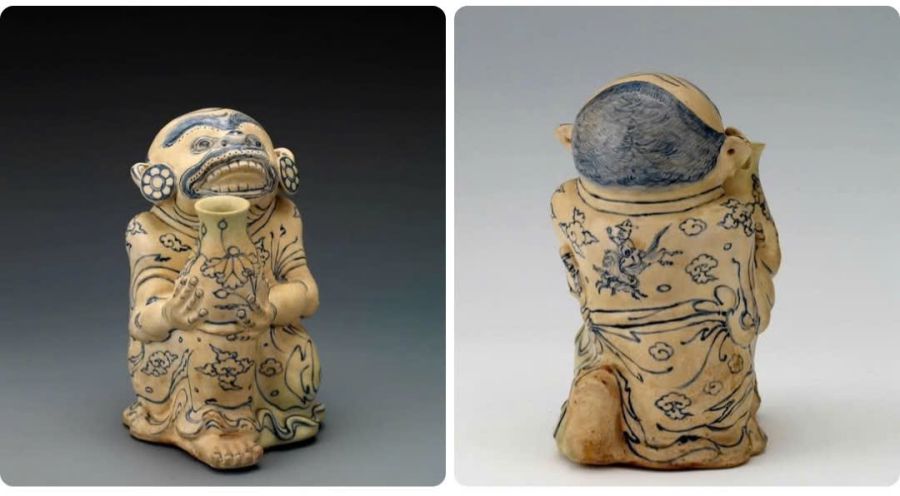 Tượng Thần khỉ Hanuman, gốm hoa lam, phía sau lưng tượng có họa tiết ông quan cưỡi ngựa du xuân, thời Lê sơ, thế kỷ XV, kích cỡ 26x15cm. Ảnh: Nguyễn Văn Dòng cung cấp