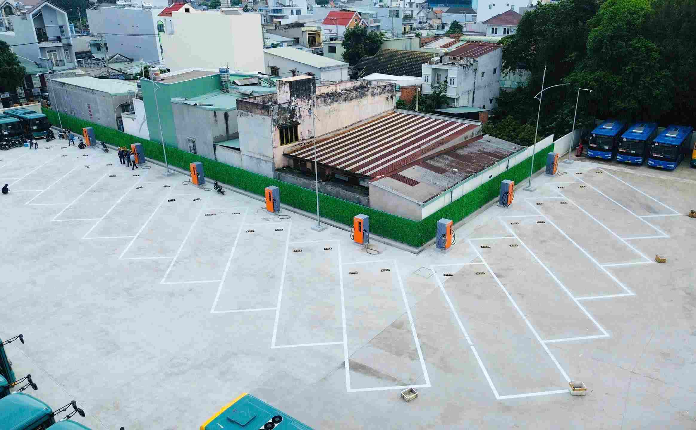 Hệ thống trạm sạc xe buýt điện do Phương Trang đầu tư ở TPHCM. Ảnh: Minh Quân