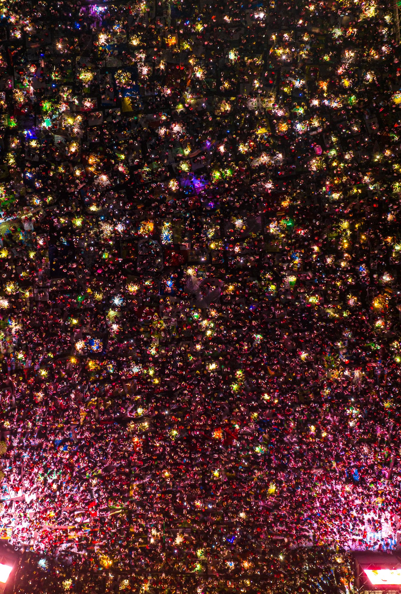 Bản thân anh Minh Tú cũng nhiều năm săn ảnh Hội Xuân núi Bà Đen nhưng cũng thừa nhận “choáng ngợp với cảnh tượng ngoạn mục ở chân núi Bà Đen chiều mùng 4 Tết Bính Ngọ“.