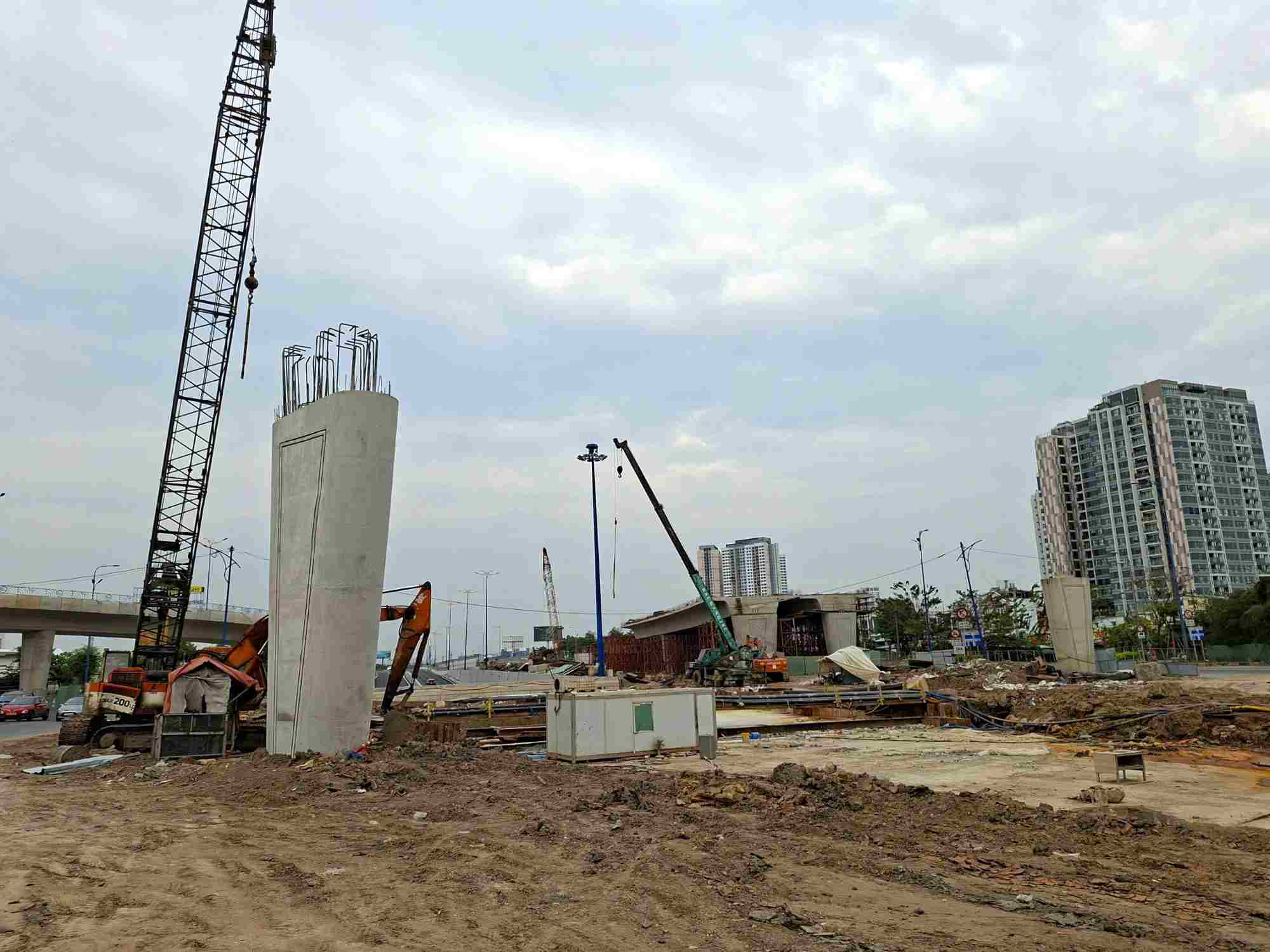 Công trường dự án nút giao An Phú vắng lặng chiều ngày 25.2.  Ảnh: Minh Quân