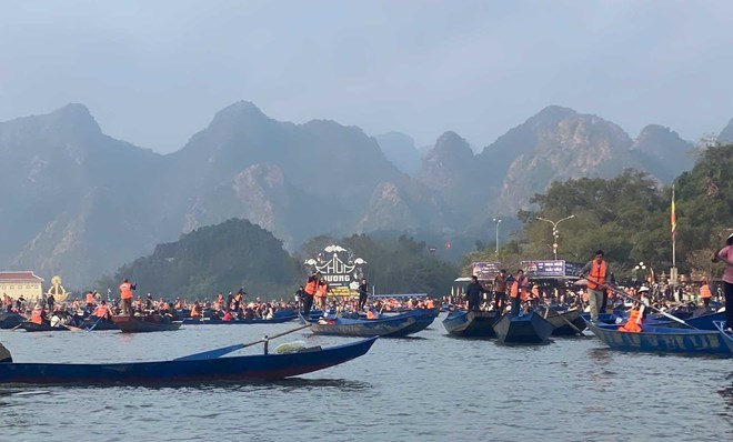 Hà Nội nghiên cứu thí điểm xuồng điện phục vụ du lịch chùa Hương