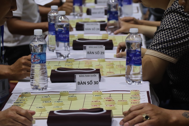 Kỳ thủ Đà Nẵng tranh suất vào đội tuyển thi đấu toàn quốc. Ảnh: Nguyễn Linh