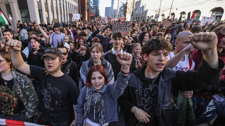 Sinh viên biểu tình phản đối lệnh nhập ngũ ở Berlin, ngày 5/3/2026.