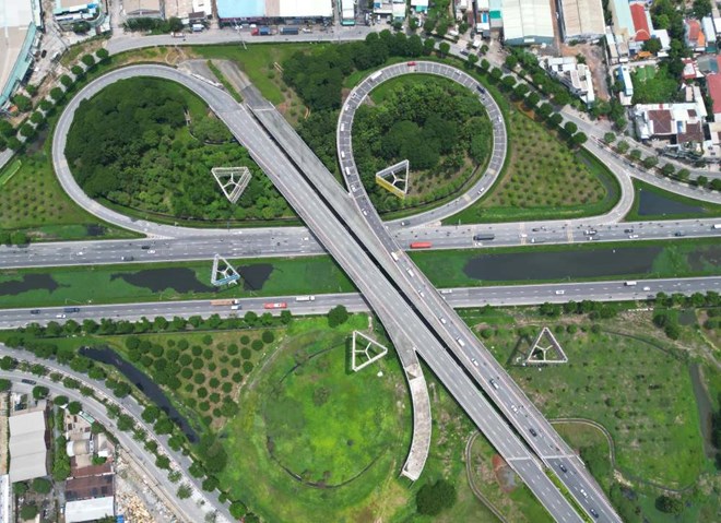 Đoạn cuối đường Võ Văn Kiệt giao với Quốc lộ 1 (TPHCM). Ảnh: Anh Tú