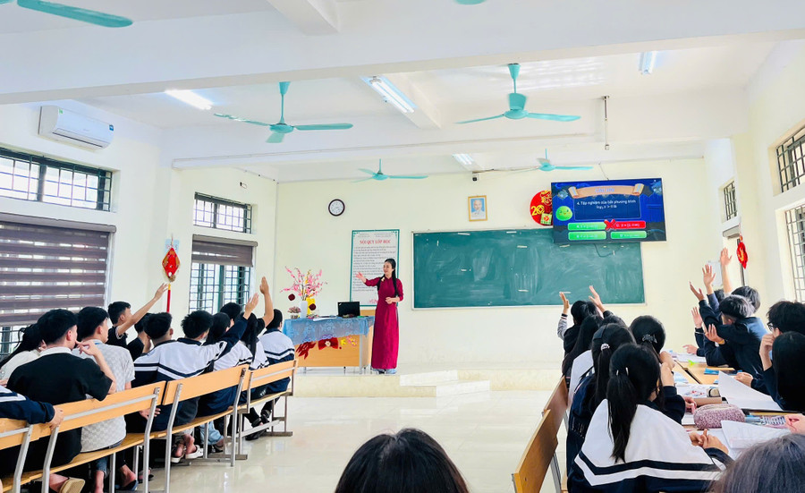 Giờ lên lớp của cô và trò Trung tâm GDNN-GDTX Yên Lạc.