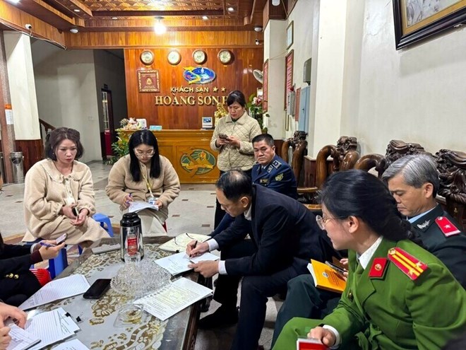 Lạng Sơn kiểm tra đột xuất cơ sở lưu trú, đình chỉ một khách sạn giữa mùa lễ hội