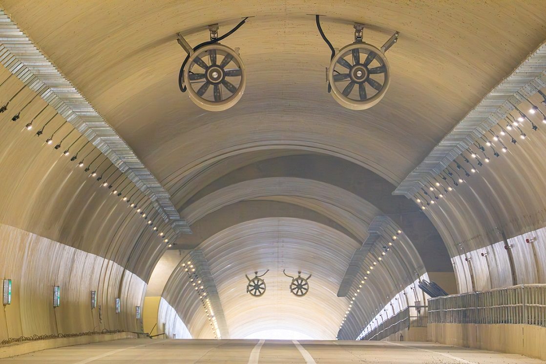 Chủ đầu tư đang gấp rút phải hoàn thiện việc lắp đặt hệ thống giao thông thông minh. Ảnh: Đông Giang