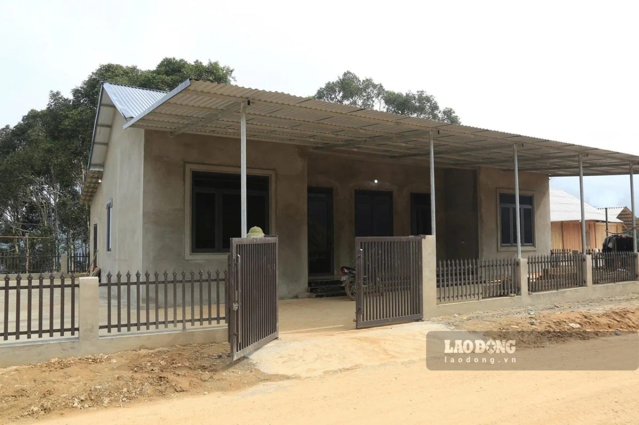 Những ngôi nhà mới an toàn đã được người dân xây dựng. Ảnh: Văn Đức