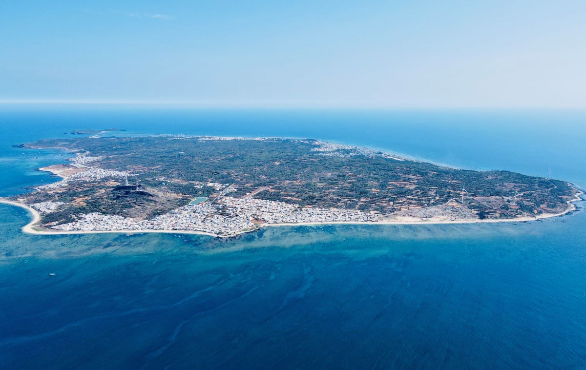 Toàn cảnh Đặc khu Phú Quý nhìn từ trên cao. Ảnh: Duy Tuấn