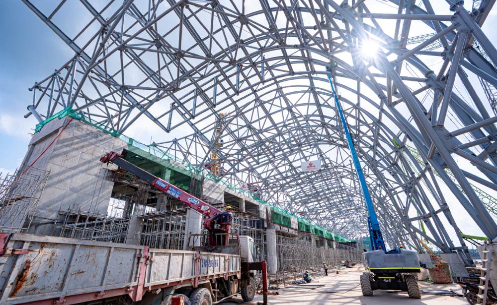 Trung tâm hội nghị và triển lãm đã đạt hơn 90% phần kết cấu thô. Ảnh: Sun Group