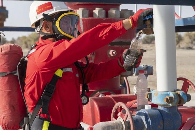 Tập đoàn Trung Quốc né dầu Iran, xin mở kho dự trữ khi Hormuz nghẹt thở