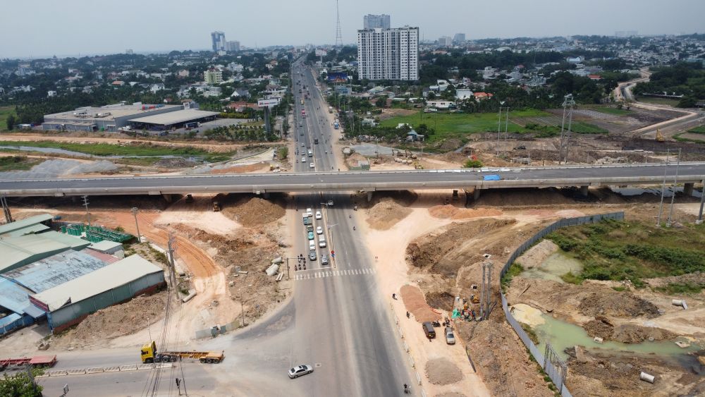 Dự kiến trong quý 2, nút giao Quốc lộ 13 và đường Vành đai 3 TPHCM sẽ hoàn thành. Ảnh: Đình Trọng