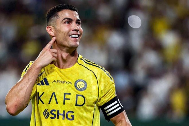 Ronaldo ghi cú đúp, Al-Nassr thắng đậm Al-Najma