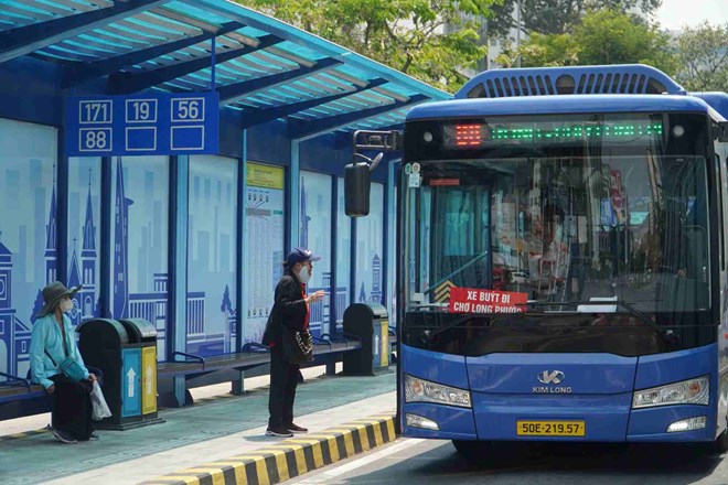 TPHCM miễn phí xe buýt: Một mũi tên, nhiều đích đến