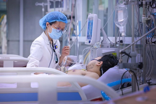 Sốt xuất huyết tăng, người dân mong trợ giá tiêm vaccine