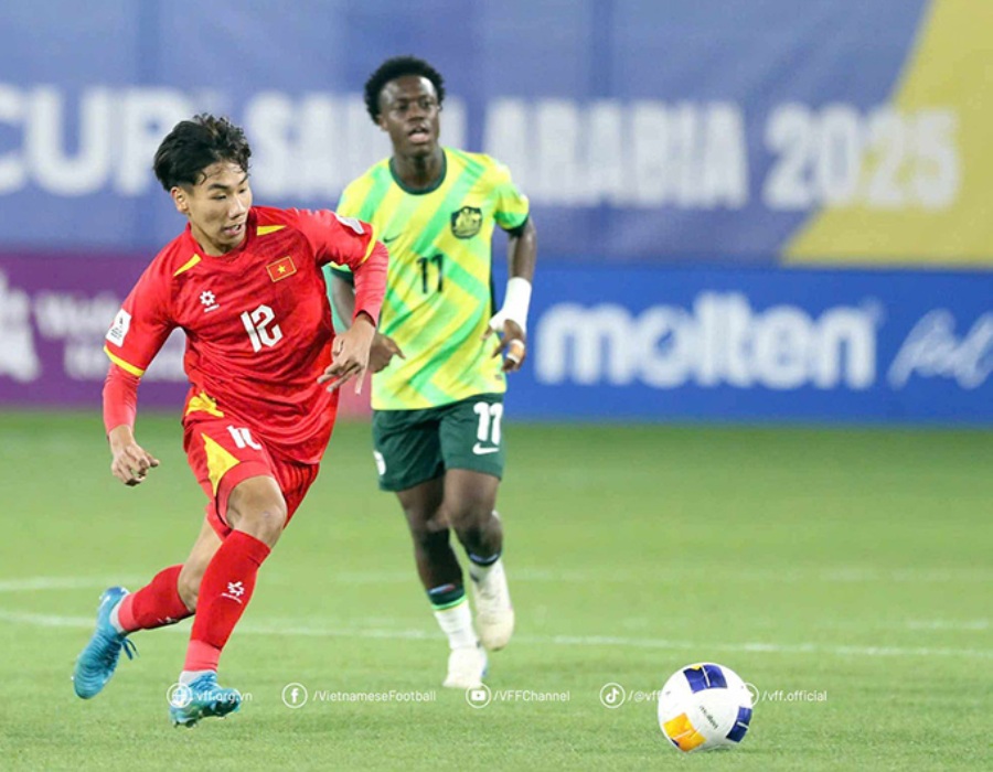 Nguyễn Lực có sự trưởng thành trong màu áo các đội tuyển trẻ. Ảnh: VFF