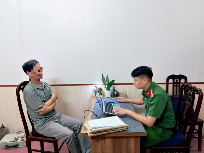 Dùng kích điện khai thác thủy sản, hai người ở Hưng Yên bị phạt hành chính