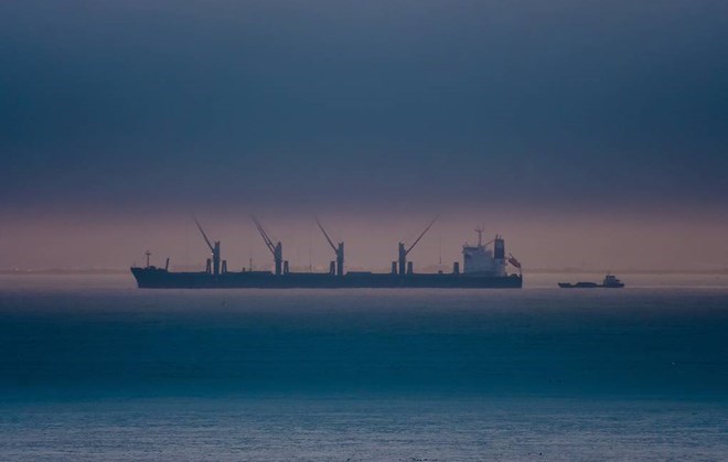 Dầu Nga được Mỹ nới thời hạn giao dịch thêm 30 ngày