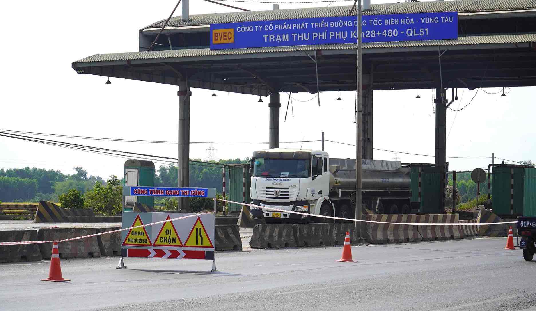 Phân luồng giao thông trên quốc lộ 51. Ảnh: HAC